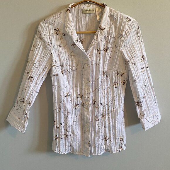 Embroidered Button Down Shirt with Tapered Waist and Trim Detail Y2K - Picture 7 of 11